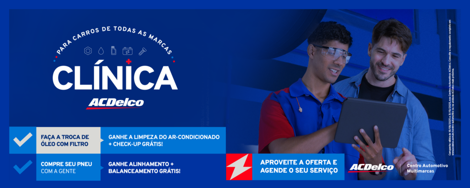 Banner da campanha Clínica ACDelco para carros de todas as marcas. À esquerda, benefícios destacados: troca de óleo com filtro dá direito a limpeza do ar-condicionado e check-up grátis; compra de pneus dá direito a alinhamento e balanceamento grátis. À direita, mecânico e cliente sorrindo enquanto visualizam informações em um tablet